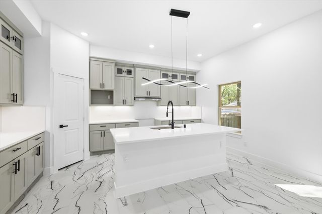 105 Forest Oaks Drive, Gun Barrel City, TX 75156