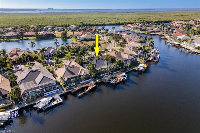 1819 Harbour CIR, Cape Coral, FL 33914