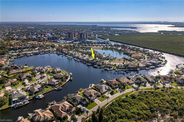 1819 Harbour CIR, Cape Coral, FL 33914