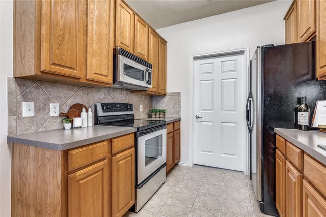 252 Turnberry Lane, Lewisville, TX 75067