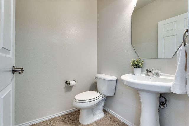 252 Turnberry Lane, Lewisville, TX 75067