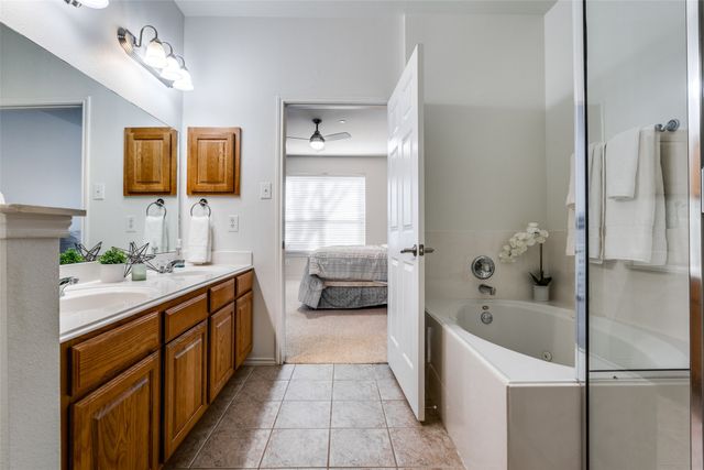 252 Turnberry Lane, Lewisville, TX 75067