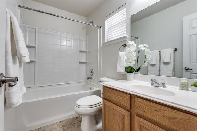 252 Turnberry Lane, Lewisville, TX 75067