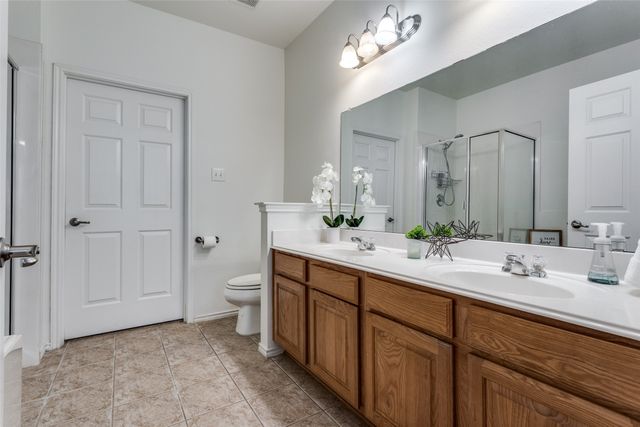 252 Turnberry Lane, Lewisville, TX 75067