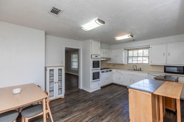 6438 Washington Street, Groves, TX 77619