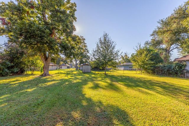 6438 Washington Street, Groves, TX 77619