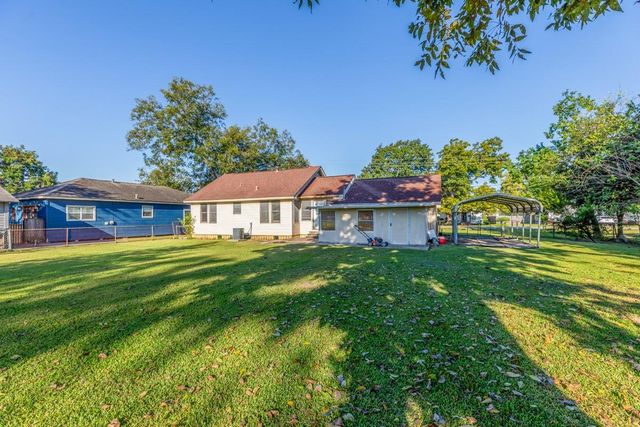 6438 Washington Street, Groves, TX 77619