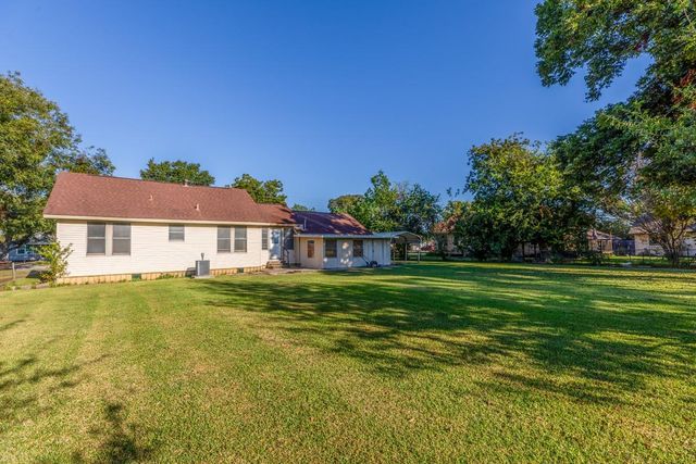 6438 Washington Street, Groves, TX 77619