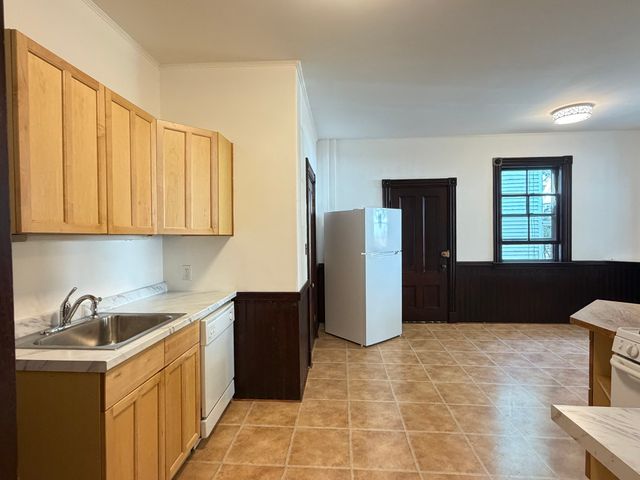 29 Greene St 1, Somerville, MA 02143