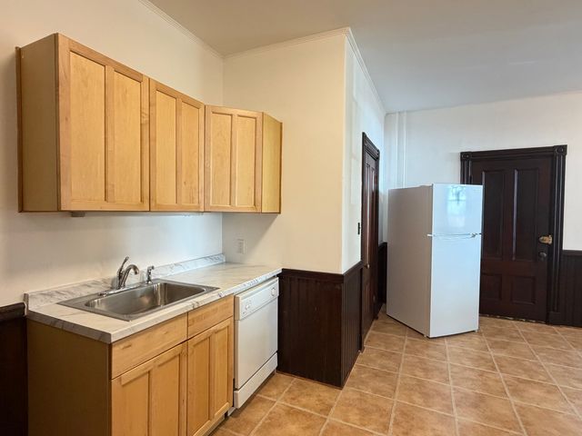 29 Greene St 1, Somerville, MA 02143