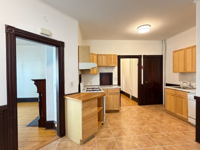 29 Greene St 1, Somerville, MA 02143