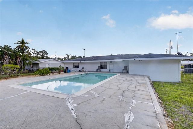 443 Castle DR, Naples, FL 34119