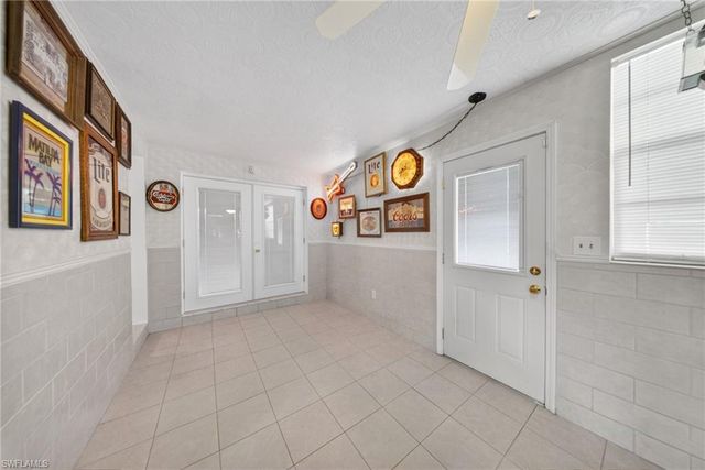 443 Castle DR, Naples, FL 34119