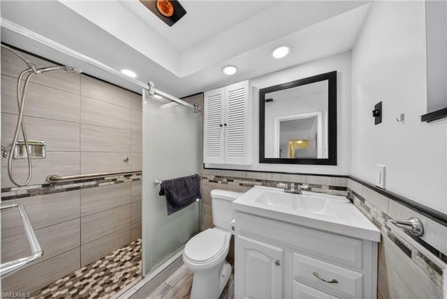 443 Castle DR, Naples, FL 34119