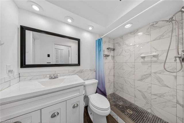 443 Castle DR, Naples, FL 34119