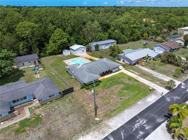 443 Castle DR, Naples, FL 34119