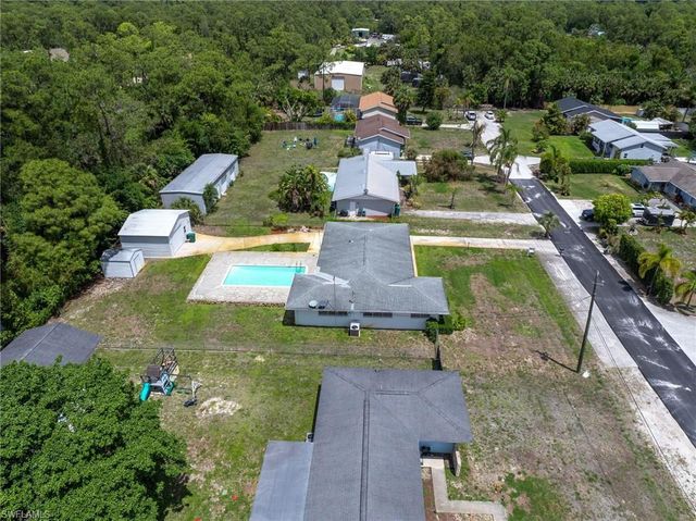 443 Castle DR, Naples, FL 34119