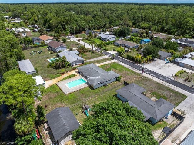 443 Castle DR, Naples, FL 34119