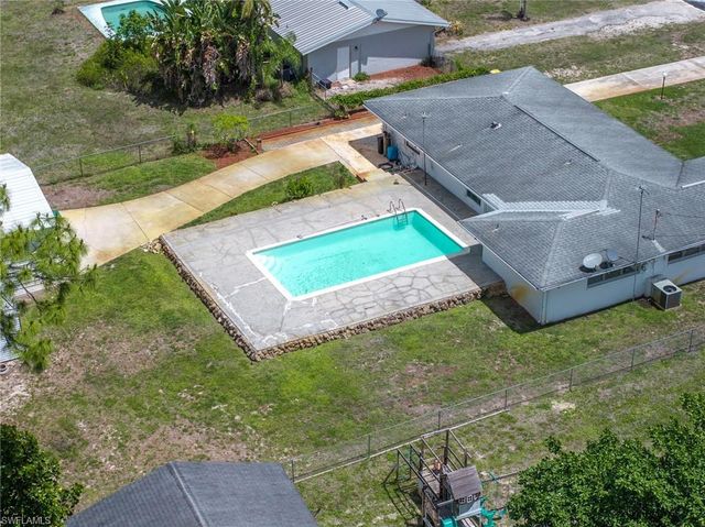 443 Castle DR, Naples, FL 34119