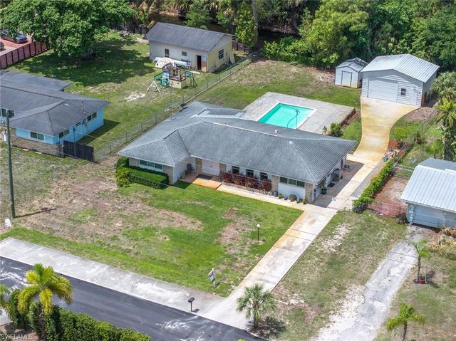 443 Castle DR, Naples, FL 34119