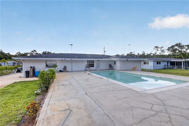 443 Castle DR, Naples, FL 34119