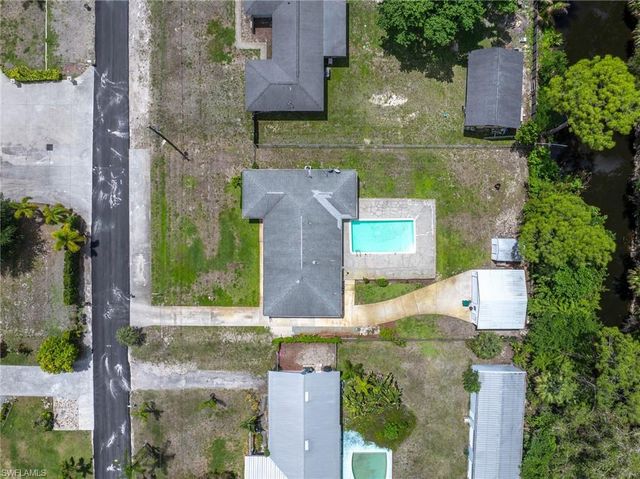 443 Castle DR, Naples, FL 34119