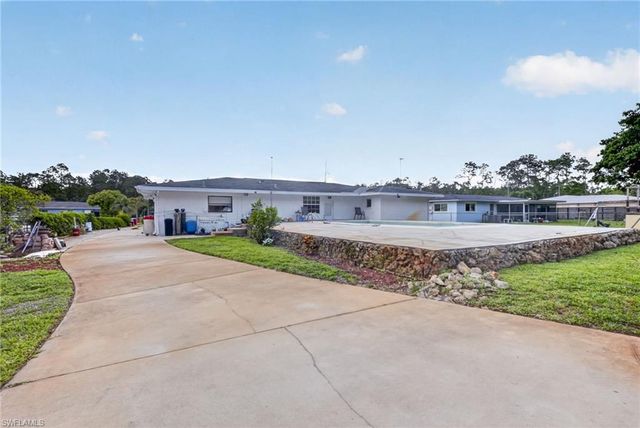 443 Castle DR, Naples, FL 34119