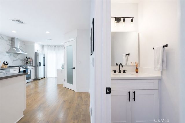 135 N Vendome Street, Los Angeles, CA 90026