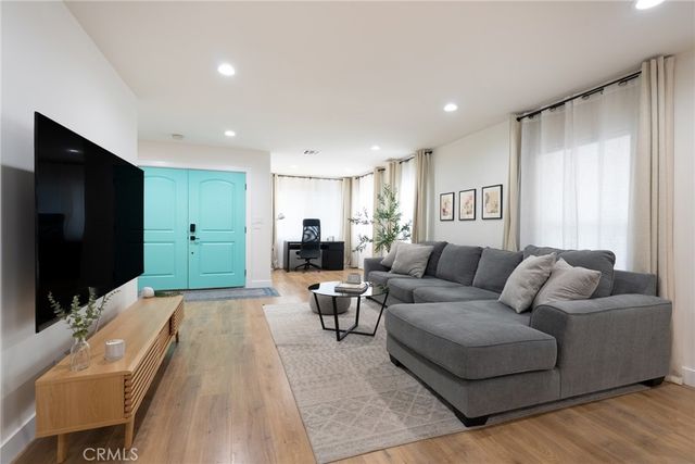 135 N Vendome Street, Los Angeles, CA 90026