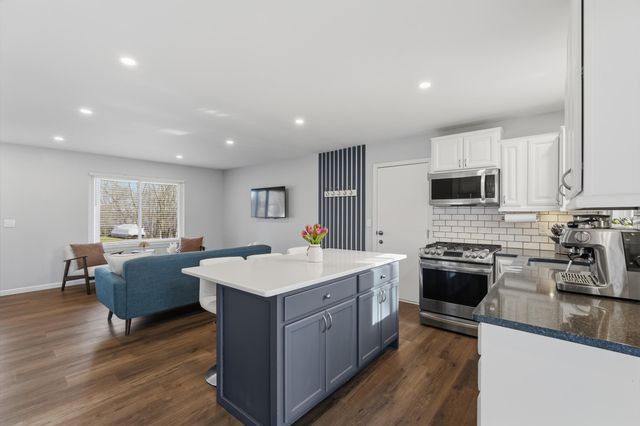 283 Shamrock Street, Novi, MI 48377