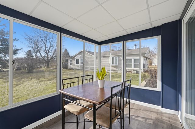 283 Shamrock Street, Novi, MI 48377