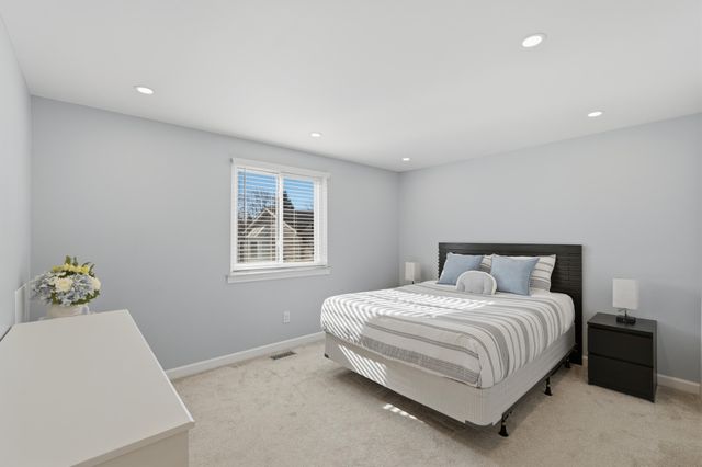 283 Shamrock Street, Novi, MI 48377