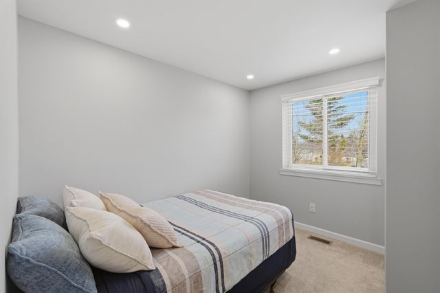 283 Shamrock Street, Novi, MI 48377