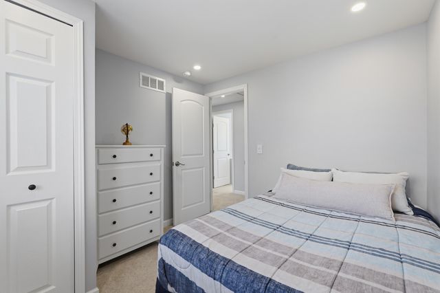 283 Shamrock Street, Novi, MI 48377