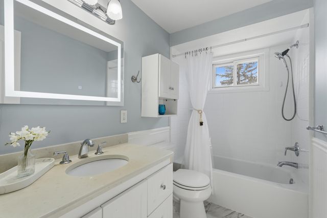 283 Shamrock Street, Novi, MI 48377