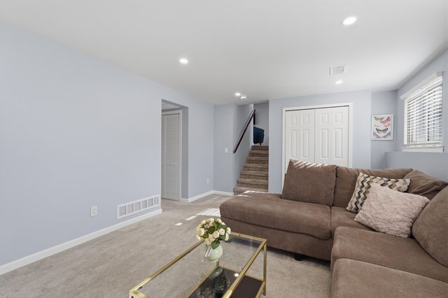 283 Shamrock Street, Novi, MI 48377