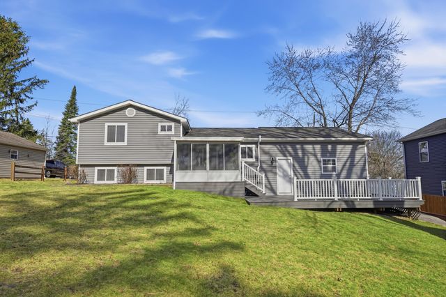 283 Shamrock Street, Novi, MI 48377