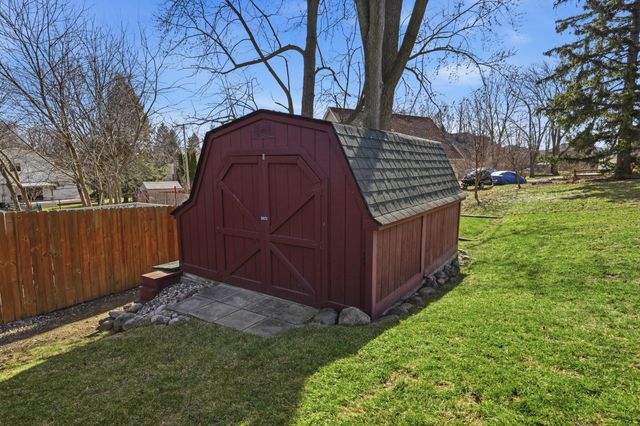 283 Shamrock Street, Novi, MI 48377