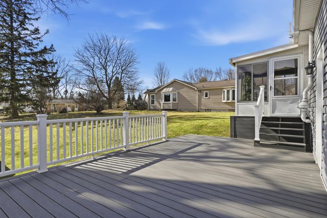 283 Shamrock Street, Novi, MI 48377