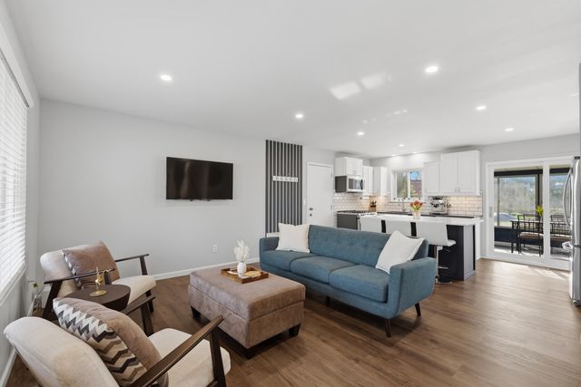 283 Shamrock Street, Novi, MI 48377