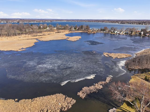 283 Shamrock Street, Novi, MI 48377