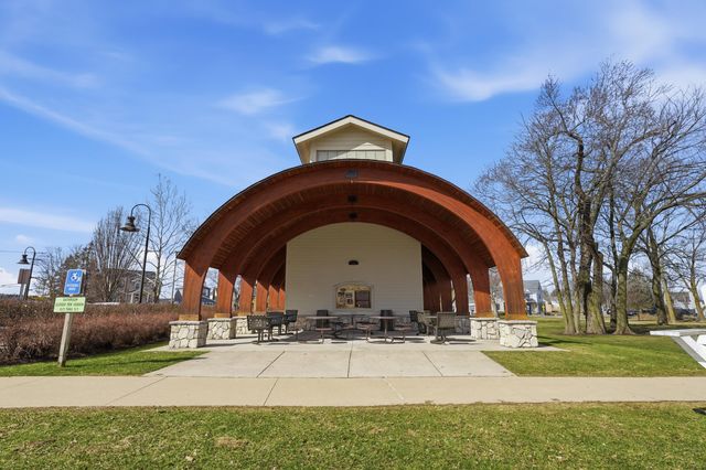 283 Shamrock Street, Novi, MI 48377