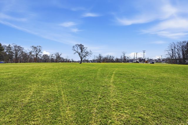 283 Shamrock Street, Novi, MI 48377