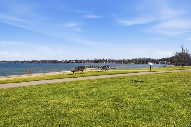 283 Shamrock Street, Novi, MI 48377