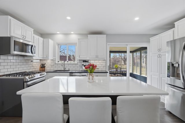 283 Shamrock Street, Novi, MI 48377