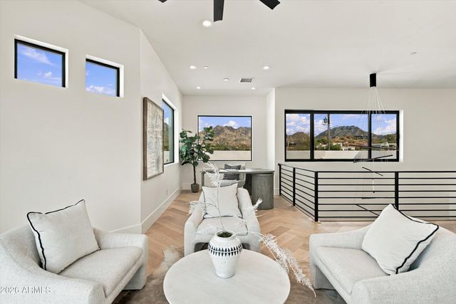 3135 E PALO VERDE Drive, Phoenix, AZ 85016