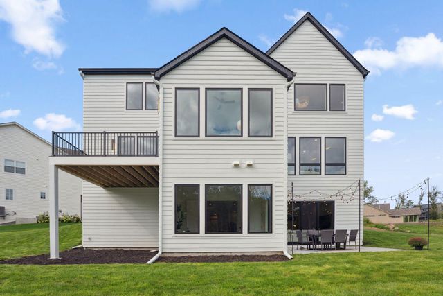 705 Ensconced Way, Chaska, MN 55318