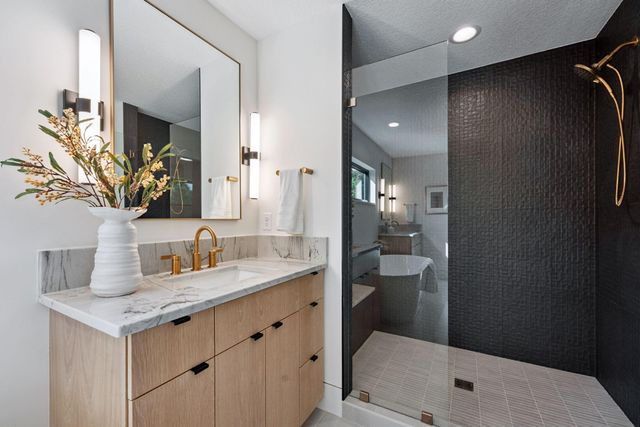 705 Ensconced Way, Chaska, MN 55318