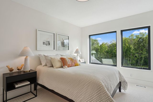 705 Ensconced Way, Chaska, MN 55318