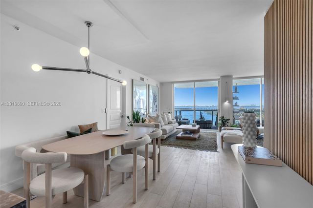10 Venetian Way 1803, Miami Beach, FL 33139